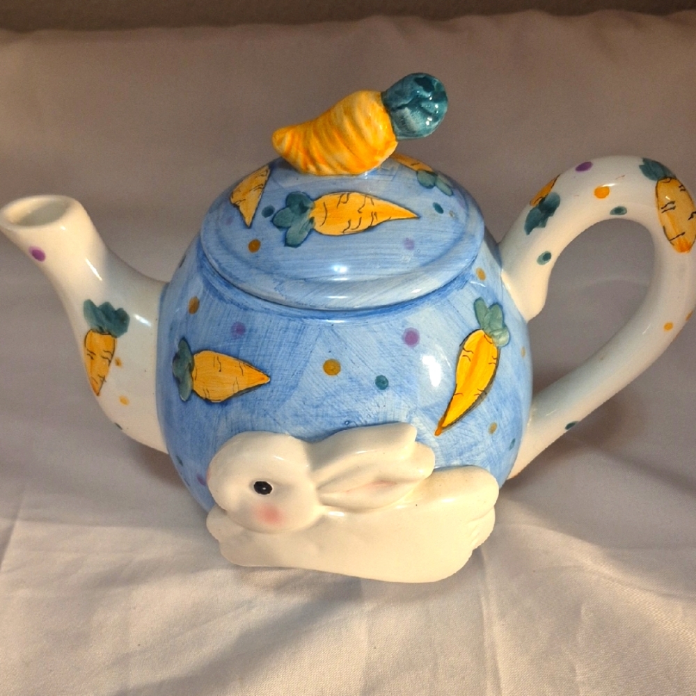 Easter Bunny Tea Pot Bunny & Carrot